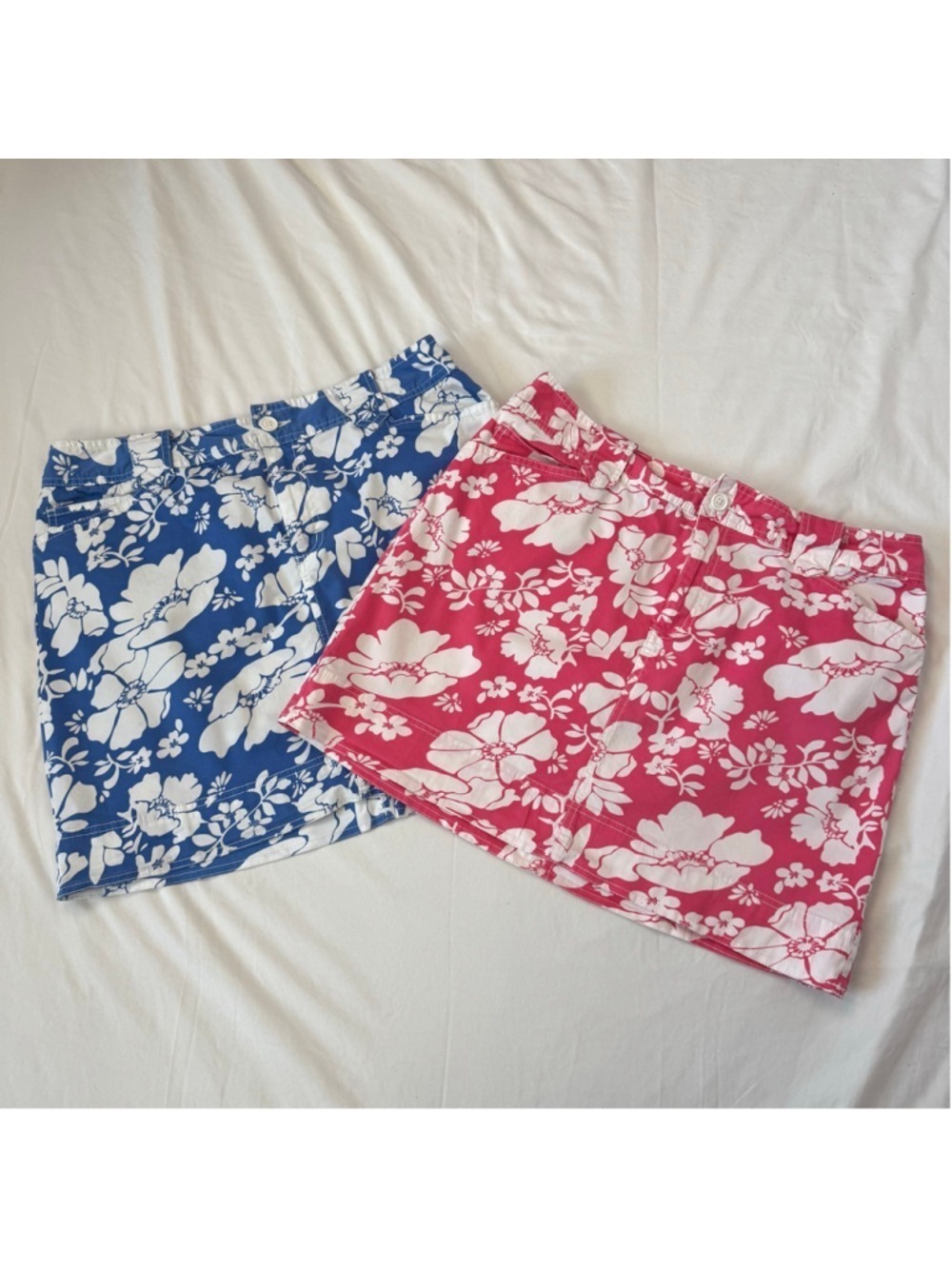 2 St John's Bay Floral Mini Skirt 
1 Blue, 1 Pink Women’s 16 Stretchy Y2K Style